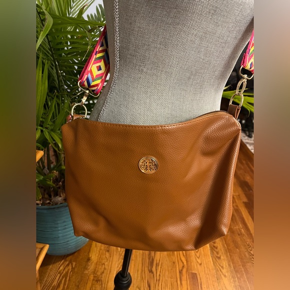 Cute Crossbody! - Picture 1 of 12